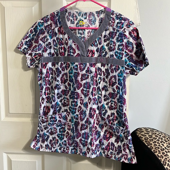 Wonderwink scrub top - Picture 1 of 3